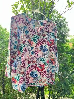Chico's Floral Blouse V-neck Size Large (2) Lightweight Work Top